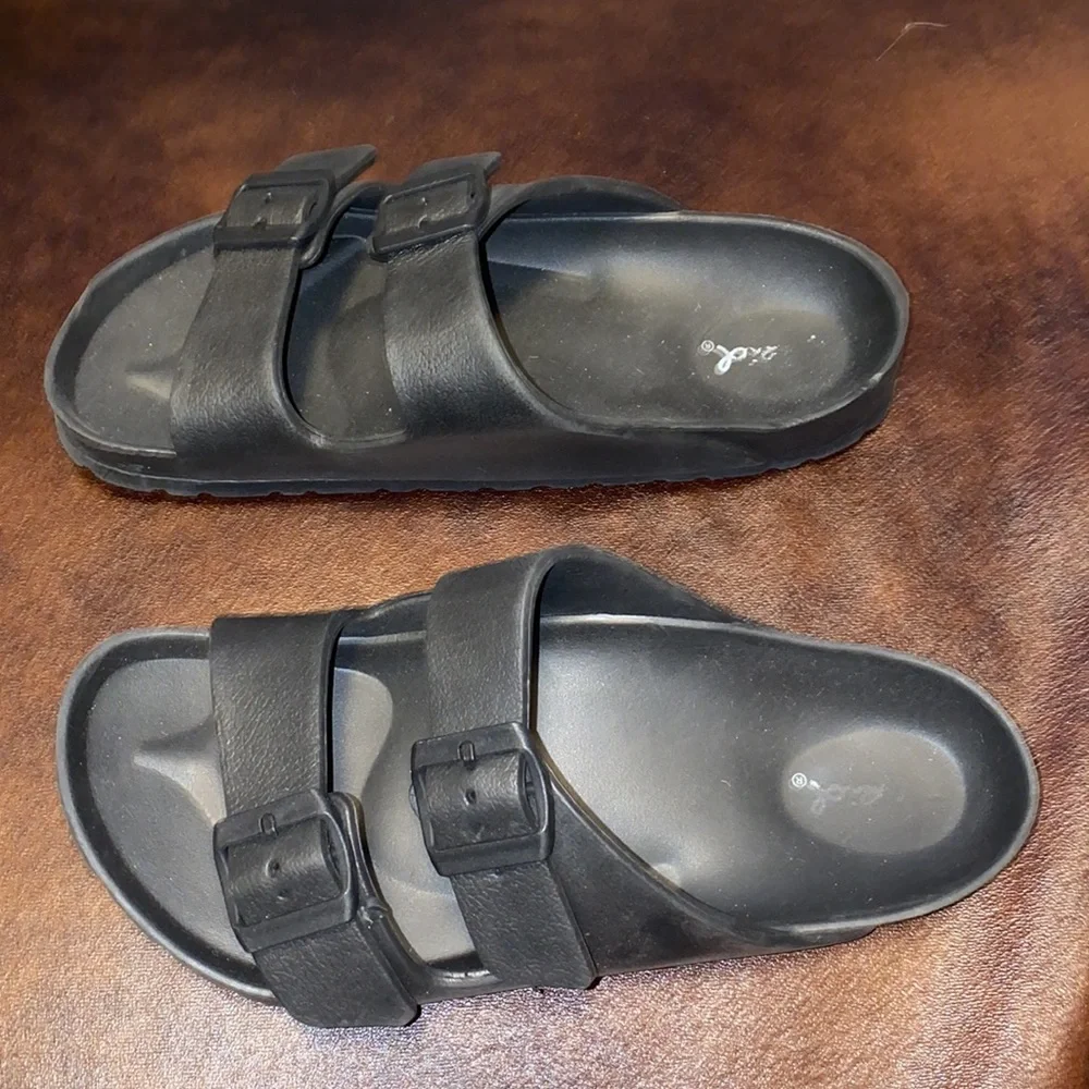 🛍️Black adjustable sandals!